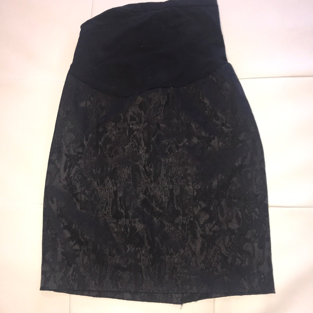 A pea in a pod maternity skirt
